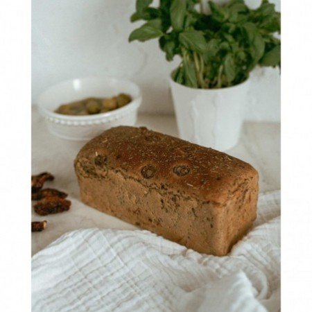 CHLEB ŻYTNI NA ZAKWASIE ŻYTNIM BIO Z ZIELONYMI OLIWKAMI, SUSZONYMI POMIDORAMI, BAZYLIĄ I OREGANO – 1 kg - AGA BAGIETKA