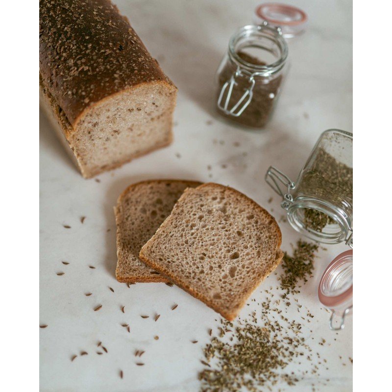 CHLEB ŻYTNI NA ZAKWASIE ŻYTNIM BIO Z KMINKIEM I MAJERANKIEM – 1 kg - AGA BAGIETKA