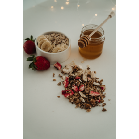 GRANOLA ŻYTNIA BANAN, TRUSKAWKI – 300 g - AGA BAGIETKA