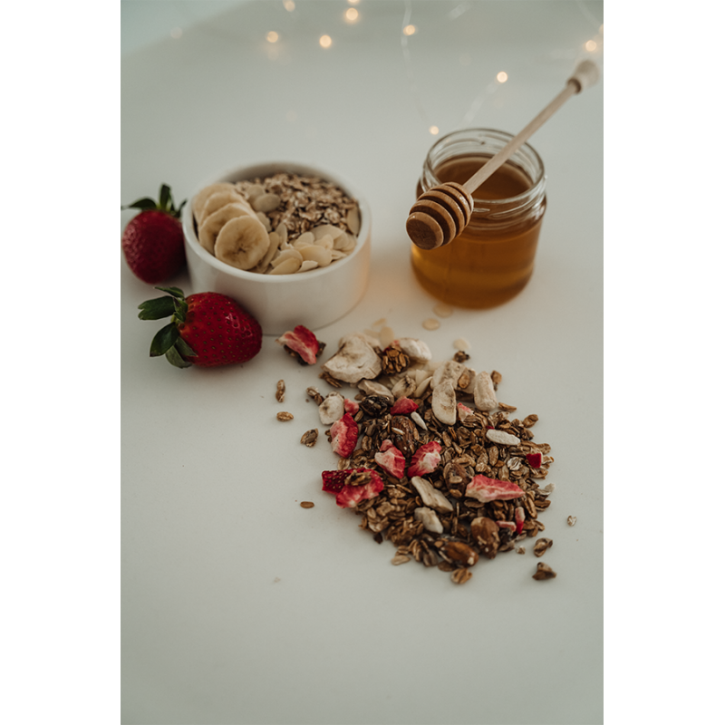 GRANOLA ŻYTNIA BANAN, TRUSKAWKI – 300 g - AGA BAGIETKA